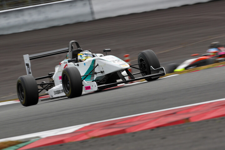 第10戦、第11戦とも予選6位の金井亮忠（チームNATS・正義・001）