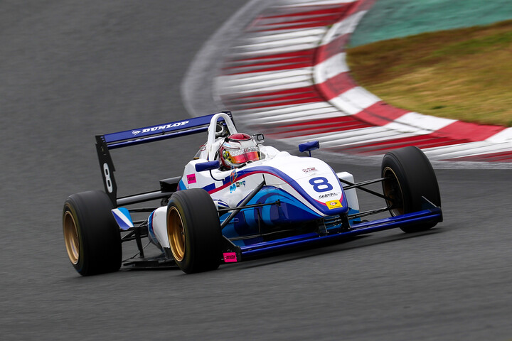 第10戦予選3位、第11戦予選2位の小松響（KK・ヨネタニ）