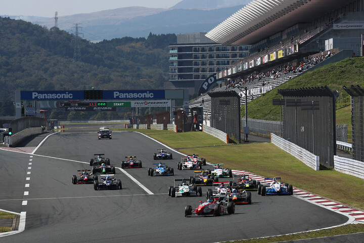 13周の決勝がスタートした