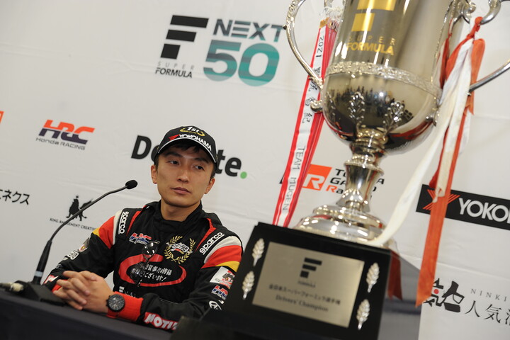 チャンピオン記者会見：2022年ドライバーズチャンピオンの野尻智紀