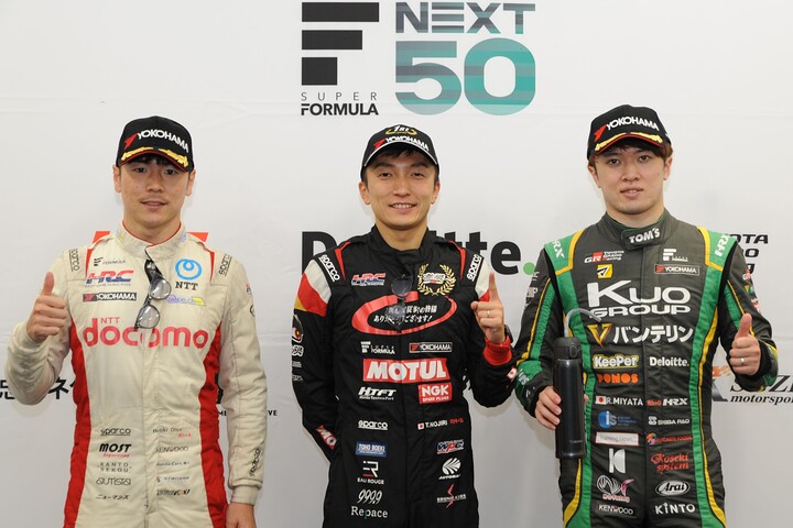 決勝フォトセッション：トップ3のドライバーたち