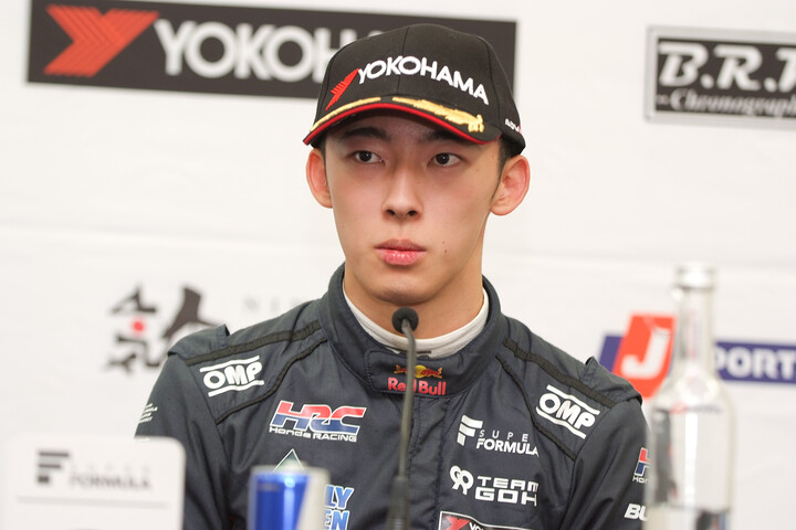 決勝記者会見: 3位の佐藤蓮（TEAM GOH）