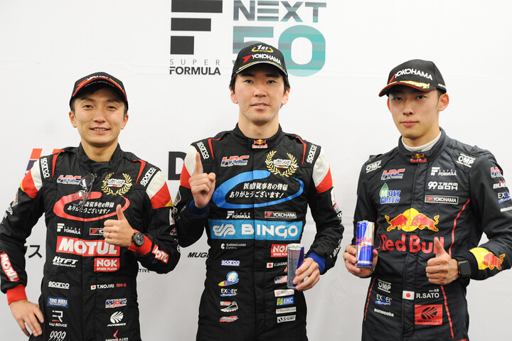 決勝フォトセッション: トップ3のドライバーたち