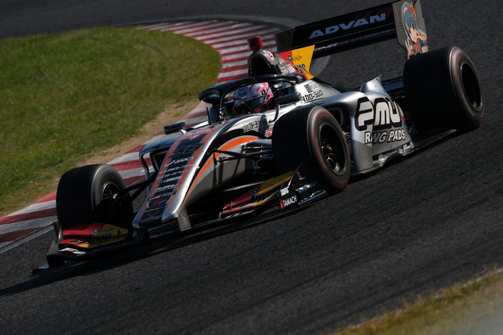 占有走行：2位は坪井翔（P.MU/CERUMO･INGING SF19）