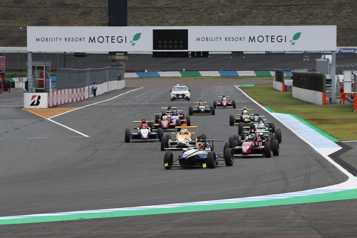 10周の決勝がスタートした