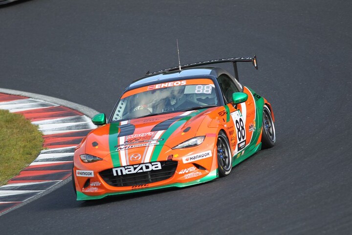 ST-5クラス優勝は村上モータースMAZDAロードスター（村上博幸／太田達也／山谷直樹）