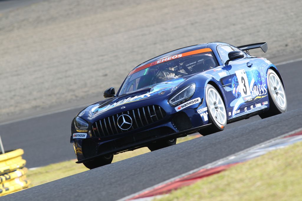 ST-QクラスでトップでゴールしたENDLESS AMG GT4（小河諒／川端伸太朗／谷岡力）