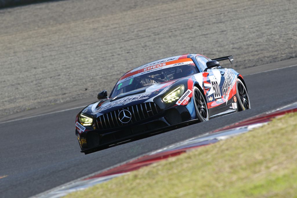 ST-Zクラスでチャンピオンを決めた5ZIGEN AMG GT4（大塚隆一郎／太田格之進／金石年弘）