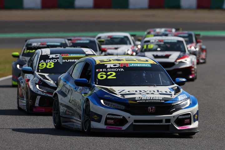 スタート直後のS字コーナー