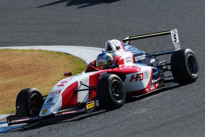 決勝2位は小出峻（HFDP RACING TEAM）
