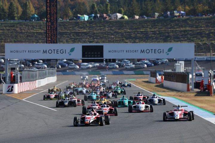 13周の決勝がスタートした