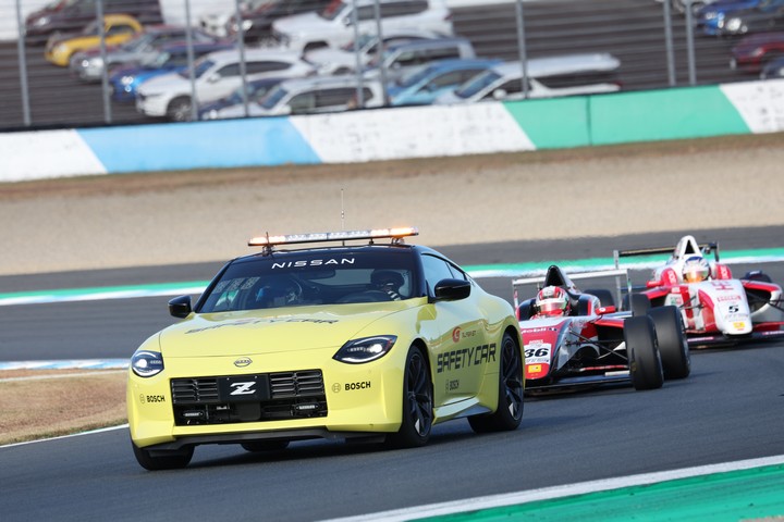 レースは2度セーフティーカーが導入された