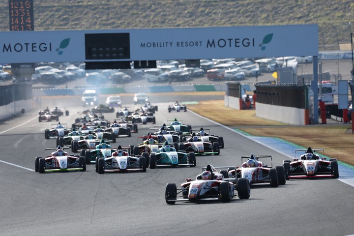 決勝レースがスタートした