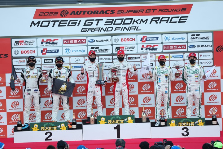 GT300クラスの表彰式