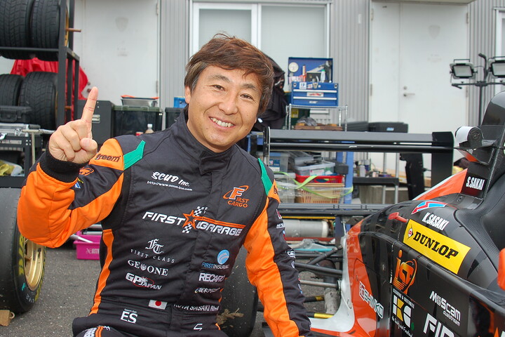 ポールポジションを獲得した佐々木孝太（ファーストガレージ&ISP）