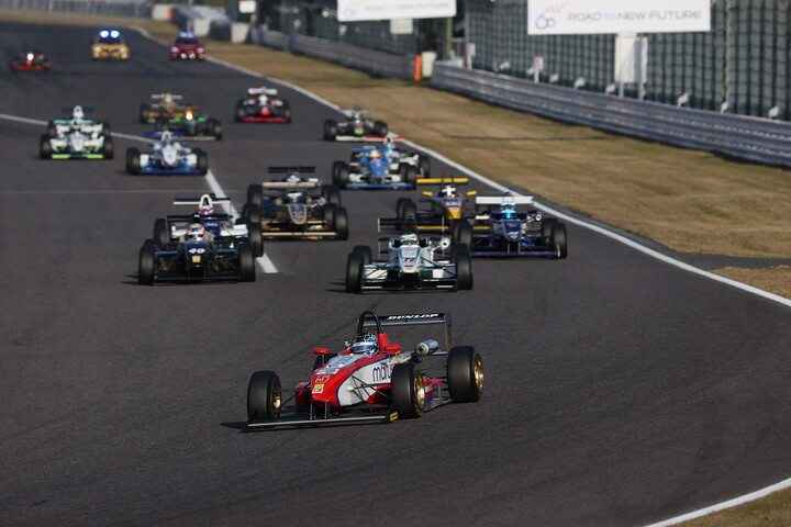 10周の決勝がスタートした