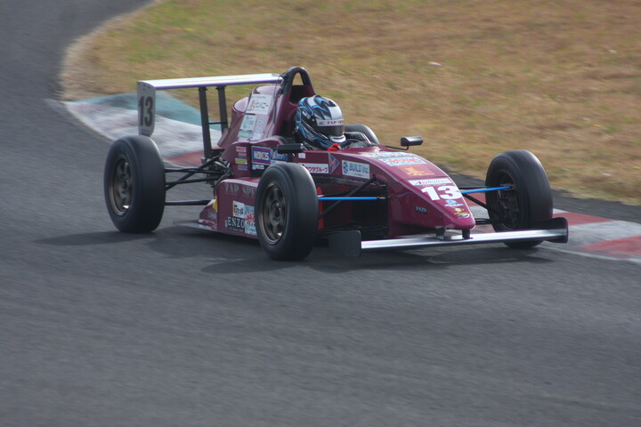 ポールポジションは田上蒼竜（AsカンパニーZAP 10V ED）