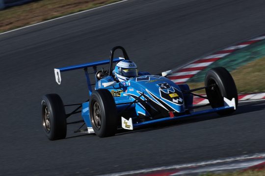 マスタークラスポールポジションは秋山健也（スーパーウインズKKS・ED）