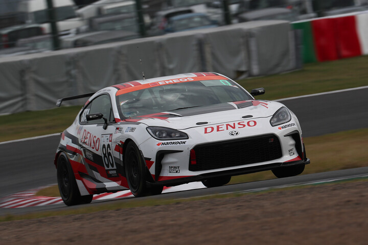 ST-4クラスポールポジションはTOM'S SPIRIT GR86（河野駿佑／松井孝允／山下健太）