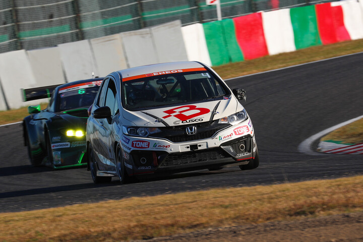 ST-5クラスで優勝しチャンピオンを獲得したTHE BRIDE FIT（岡田拓二／伊藤裕士／石澤浩紀／いとうりな）