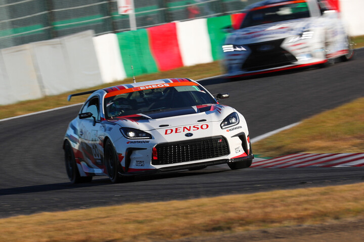 ST-4クラスで優勝しチャンピオンを獲得したTOM'S SPIRIT GR86（河野駿佑／松井孝允／山下健太）