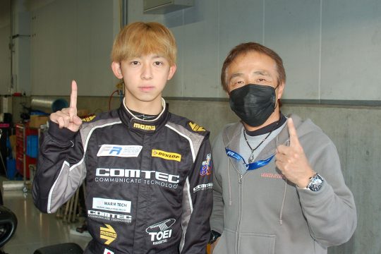 FRJ参戦初年度を戦ったドライバーの小川颯太と髙木真一監督