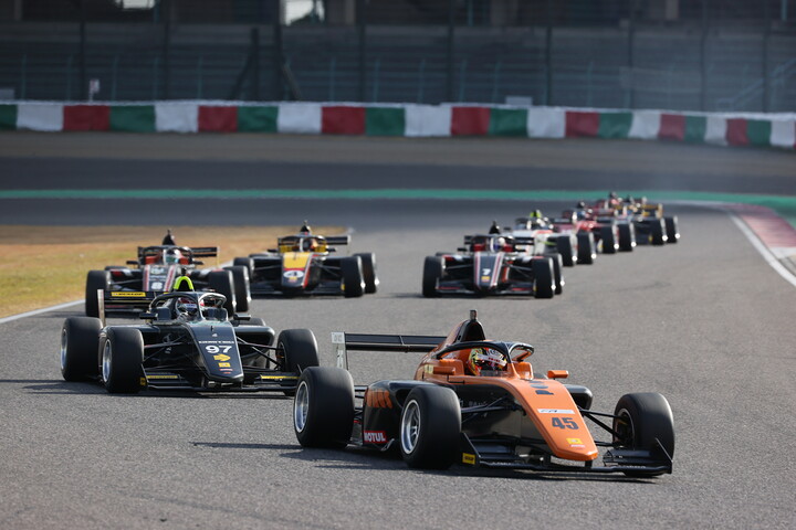 13周の決勝がスタートした