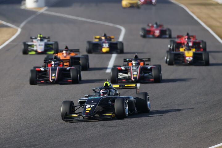 13周の決勝がスタートした