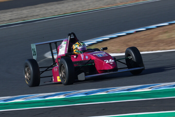 ポールポジションは村田悠磨（Vieureka ZAP 10V ED）