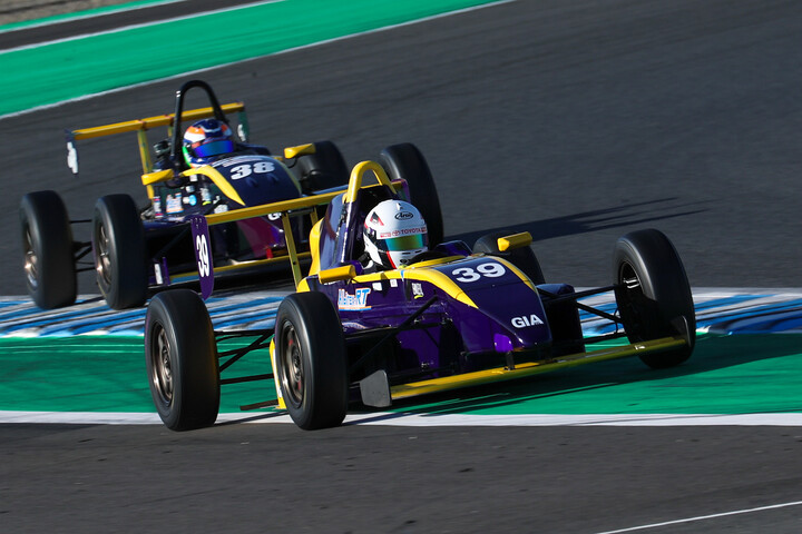 予選7位の岡本真和と8位の永田楓陽（新潟国際自動車ワコーズED KKS）