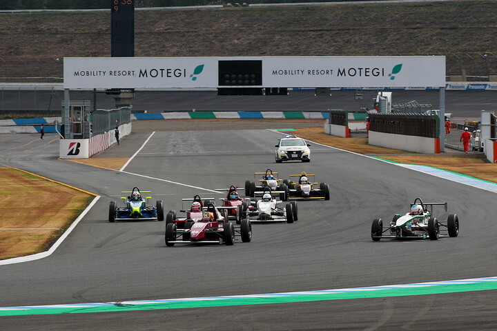 決勝レースがスタートした