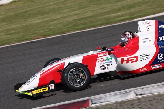 決勝2位は三井優介(HFDP RACING TEAM) 決勝2位は三井優介(HFDP RACING TEAM)