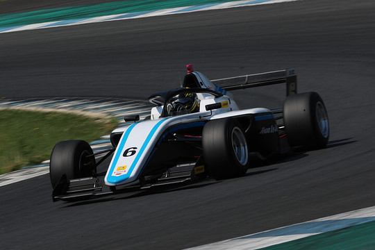 第3戦レース7予選2位、レース9予選3位の片山義章（Team LeMans F111/3）