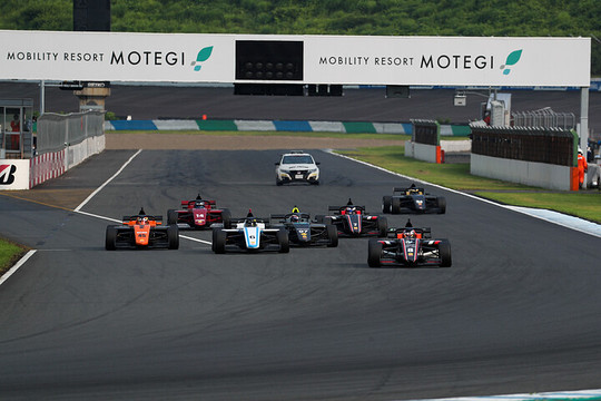 決勝レースがスタートした