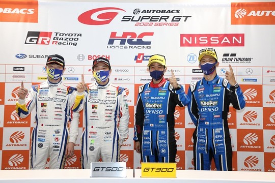 予選記者会見: 両クラスのポールシッター