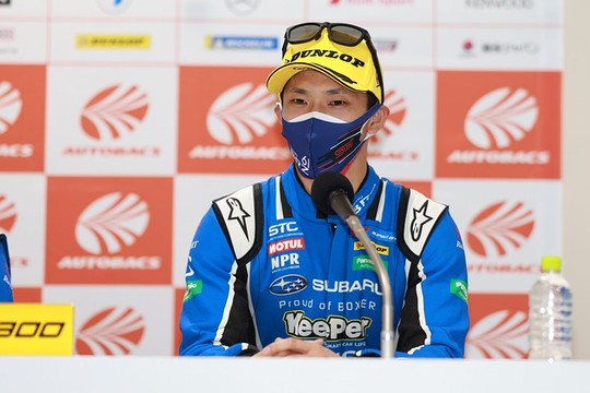 予選記者会見: GT300クラスでポールポジションを獲得した山内英輝（R&D SPORT）