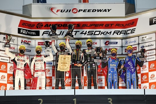 GT300クラスの表彰式 GT300クラスの表彰式