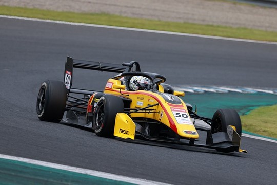 第13戦予選4位、第14戦予選3位の菅波冬悟（Byoubugaura B-MAX Racing 320）