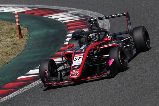 優勝は小高一斗（Kuo モビリティ中京 TOM\'S 320）