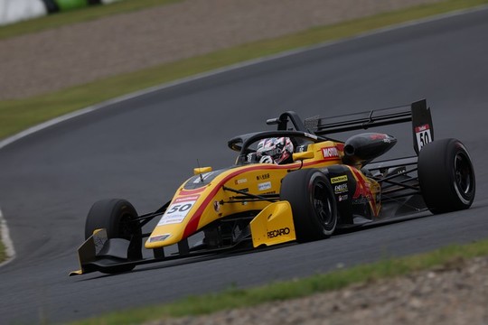 第7戦予選4位、第8戦予選2位の菅波冬悟（Byoubugaura B-MAX Racing 320）