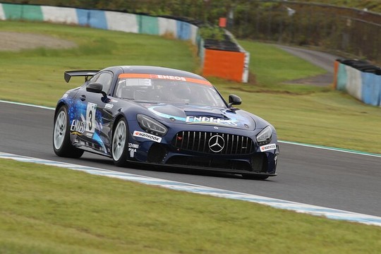 ST-QクラスポールポジションはENDLESS AMG GT4（小河諒／川端伸太朗／菅波冬悟／谷岡力）