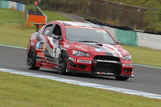 ST-2クラスポールポジションは新菱オート☆夢住まい館☆DXL☆EVO10（冨桝朋広／菊地靖／大橋正澄）