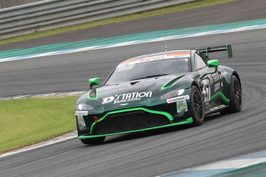 ST-1クラス優勝はD\'station Vantage GT8R（浜健二／織戸学／ジェイク・パーソンズ）