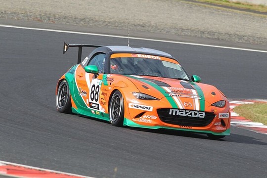 グループ2、ST-5クラスポールポジションは88号車村上モータースMAZDAロードスター（村上博幸／太田達也／山谷直樹）