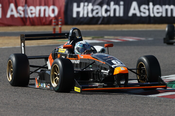 ポールポジションは佐々木孝太（ファーストガレージ&ISP）