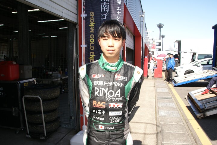 ポールポジションは池内比悠（群馬トヨペットTeam RiNoA ED）