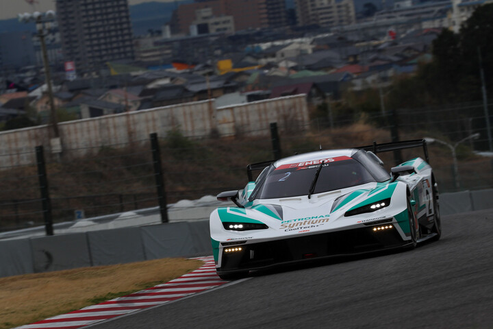 ST-1クラスポールポジションは2号車シンティアムアップルKTM（井田太陽／加藤寛規／高橋一穂／吉本大樹）