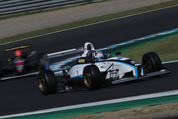 ポールポジションは卜部和久（H・R F108）