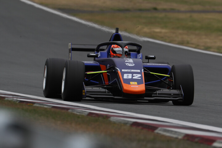 決勝3位は平木湧也（HELM MOTORSPORTS F111/3）