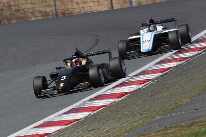 決勝3位は澤龍之介（Sutekina Racing）